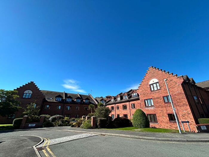 1 Bedroom Flat For Sale In Penrhyn Bay, Penrhyn Bay, LL30