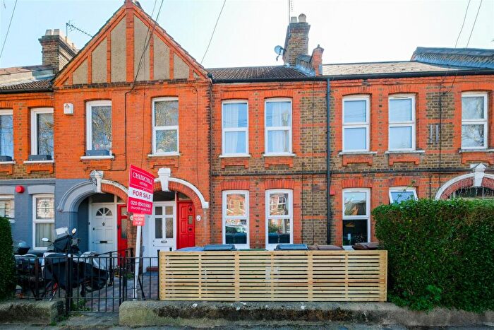 2 Bedroom Maisonette To Rent In Winns Avenue, Walthamstow, E17