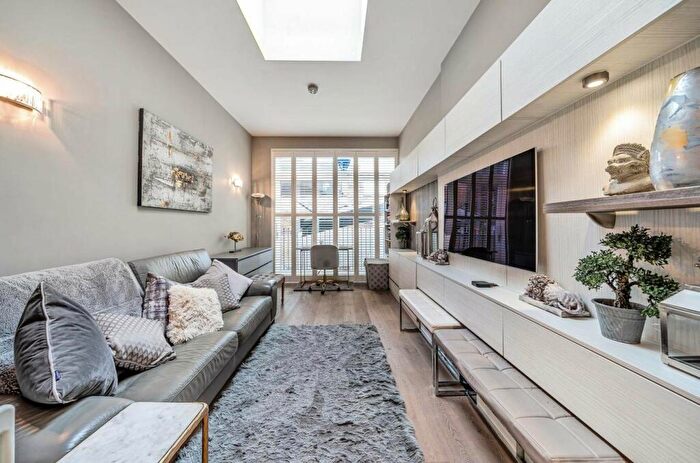 3 Bedroom House To Rent In Wellesley Road, London, SE18