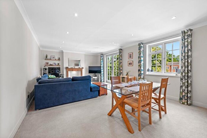3 Bedroom Apartment For Sale In St Georges Avenue, Weybridge, KT13