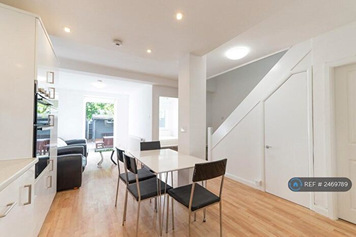 4 Bedroom Maisonette To Rent In Doric House, London, E2