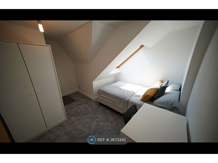 3 Bedroom Flat To Rent In Albany Road, Cardiff, CF24