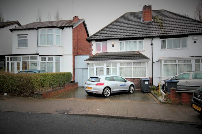 3 Bedroom Semi-Detached House To Rent In Bernard Road, Birmingham, West Midlands, B17