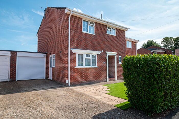 3 Bedroom Semi-Detached House For Sale In Wedgwood Way, Cowplain, PO8
