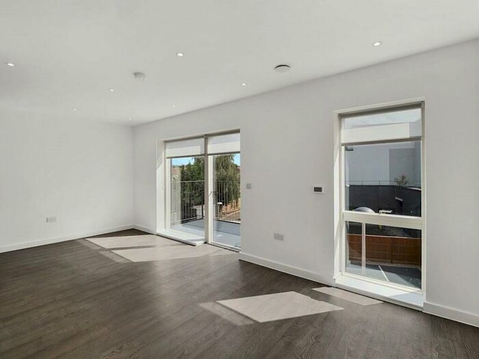 2 Bedroom Apartment To Rent In Denning Avenue, Croydon, CR0