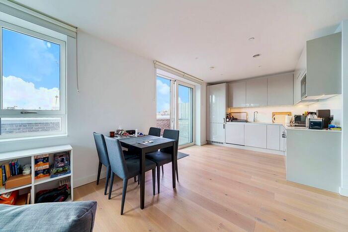 1 Bedroom Flat For Sale In Tarling House, Elephant And Castle, London, SE17