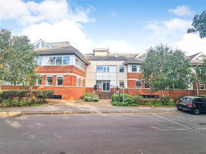 1 Bedroom Apartment To Rent In Four Corners, Pound Road, Chertsey, Surrey, KT16