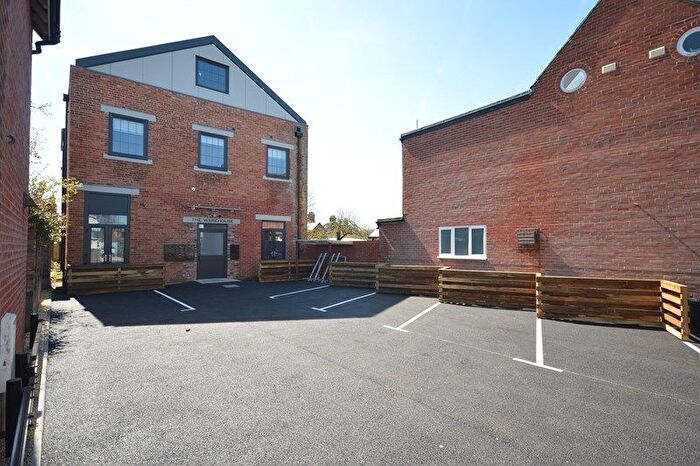 1 Bedroom Flat For Sale In Western Road, Lymington, Hampshire, SO41