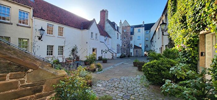 2 Bedroom Flat To Rent In Canongate, City Centre, Edinburgh, EH8