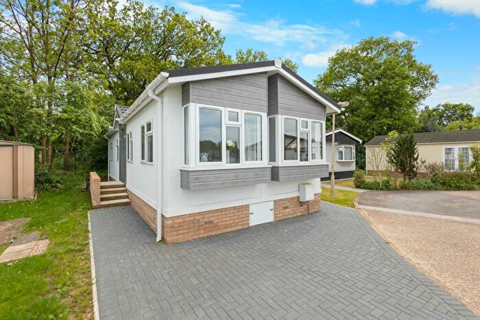 2 Bedroom Park Home For Sale In , Barnet, EN5