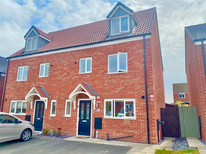 4 Bedroom Town House To Rent In Chaffinch Close, Clipstone Village, Mansfield, NG21