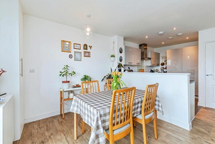 2 Bedroom Flat For Sale In Crusade Way, Rochester, Kent, ME2