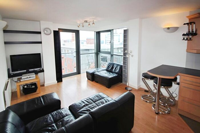 2 Bedroom Flat To Rent In City Walk, Leeds, West Yorkshire, LS11
