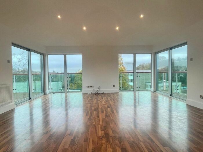 3 Bedroom Flat To Rent In South Penthouse, The Park Apartments, London Road, Brighton, BN1