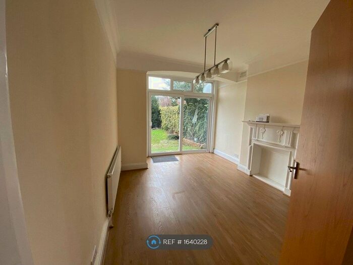 3 Bedroom Semi-Detached House To Rent In Clifford Avenue, London, SW14