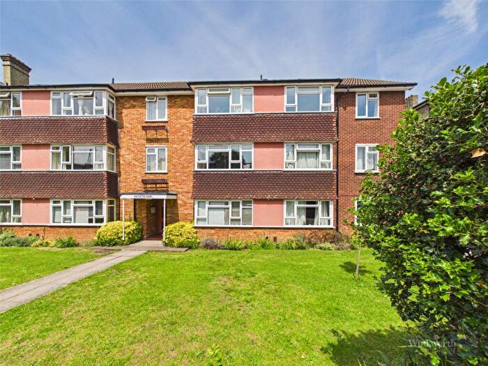 2 Bedroom Apartment For Sale In Surbiton Hill Park, Surbiton, KT5