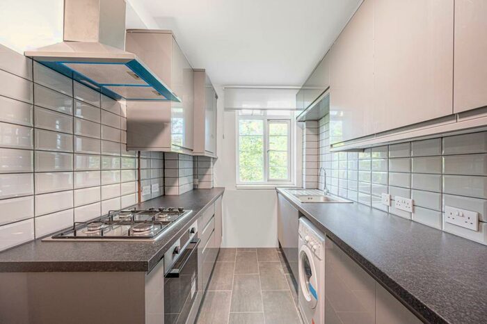 3 Bedroom Flat To Rent In Waverley Grove, Finchley, London, N3