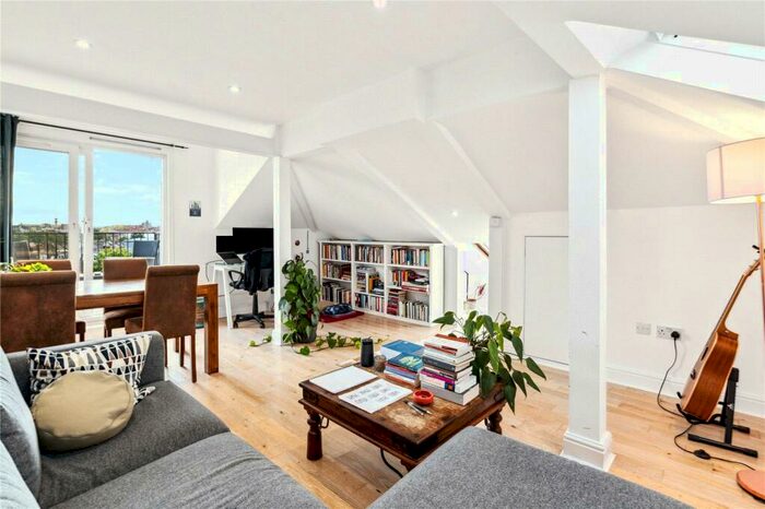 2 Bedroom Flat To Rent In Highbury Hill, Highbury, N5