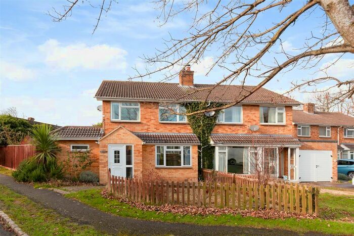 3 Bedroom Property To Rent In Dukes Road, Kidlington OX5