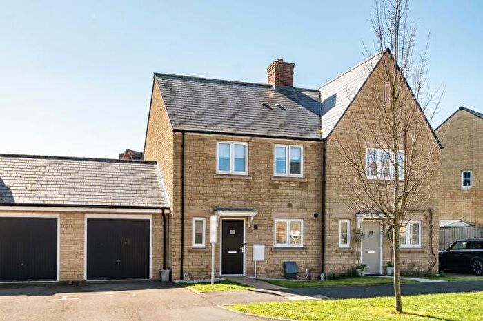4 Bedroom Semi-Detached House For Sale In Woodley Drive, Bampton, OX18