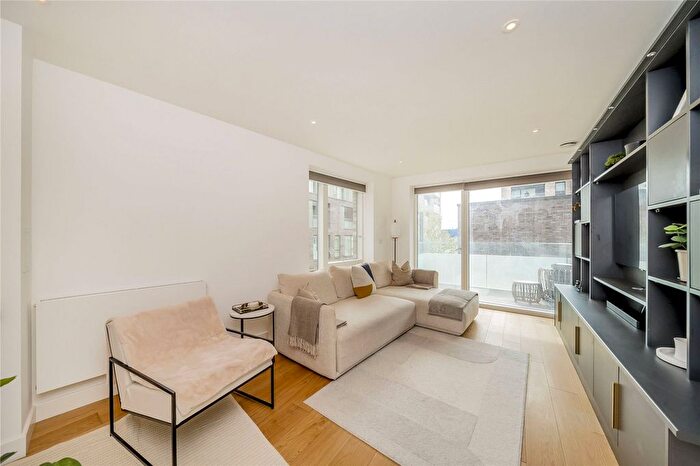 3 Bedroom Maisonette For Sale In West Parkside, Greenwich, London, SE10