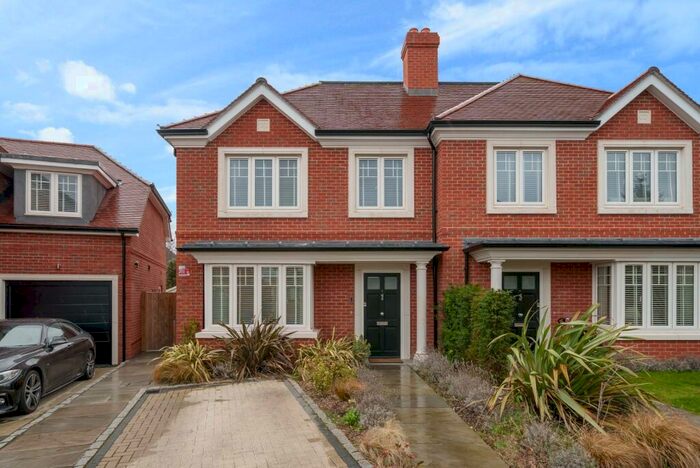 4 Bedroom Semi-Detached House To Rent In Westdene Way, Weybridge, Surrey, KT13