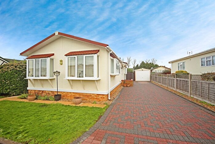 2 Bedroom Park Home For Sale In Rose Crescent, Dodwell, Stratford-Upon-Avon, CV37