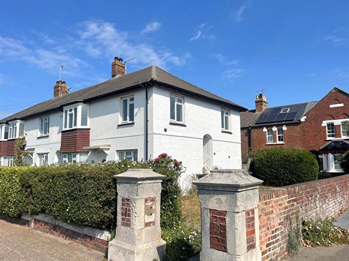 2 Bedroom Apartment To Rent In Albion Street, Southwick, BN42