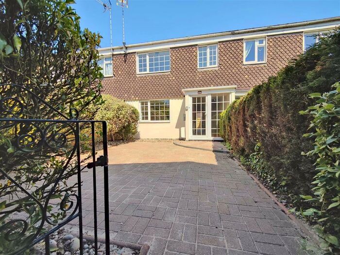 3 Bedroom Terraced House To Rent In Rochford Road, Southend On Sea, Essex, SS2