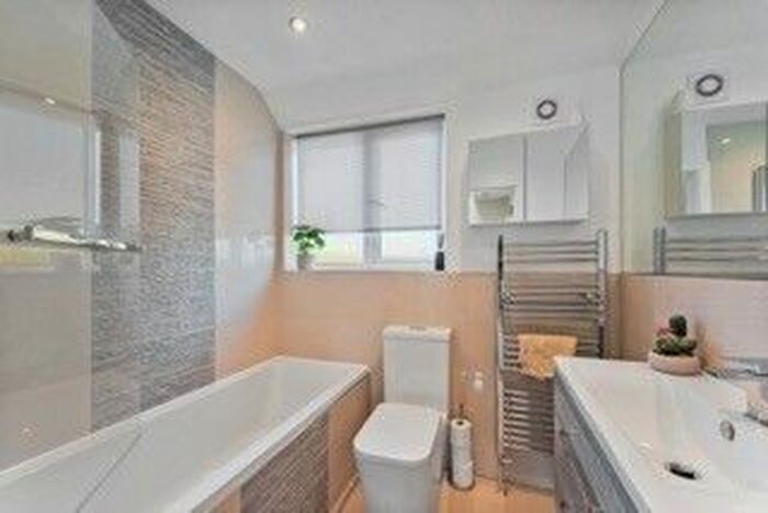 3 Bedroom Flat To Rent In Kingston Avenue, North Cheam, Sutton, SM3