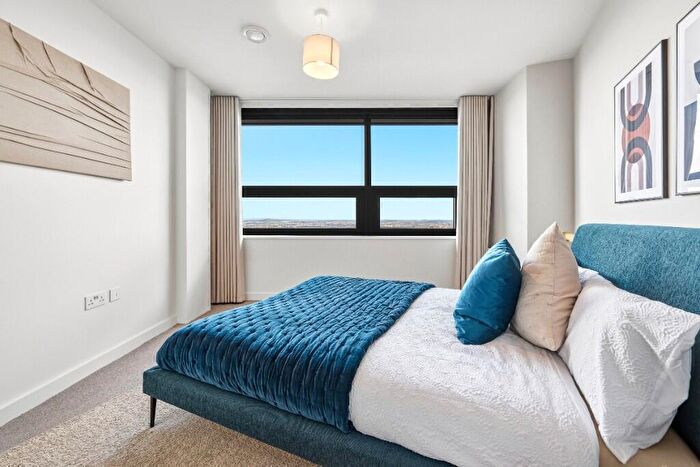 3 Bedroom Apartment To Rent In The Octagon - Great Charles Street Queensway, Birmingham, B3