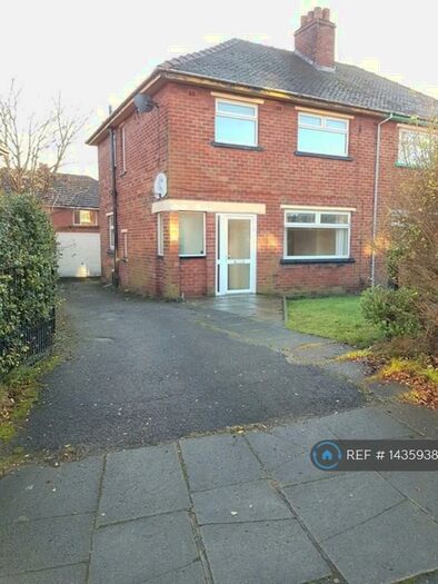 4 Bedroom Semi-Detached House To Rent In Roosevelt Road, Kearsley, Bolton, BL4