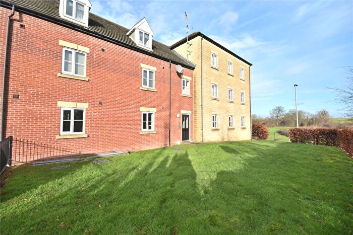 2 Bedroom Apartment For Sale In Willow Way, Whinmoor, Leeds, LS14
