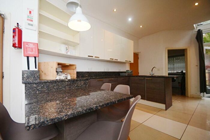 6 Bedroom Flat To Rent In Heald Grove, Rusholme, Manchester, M14