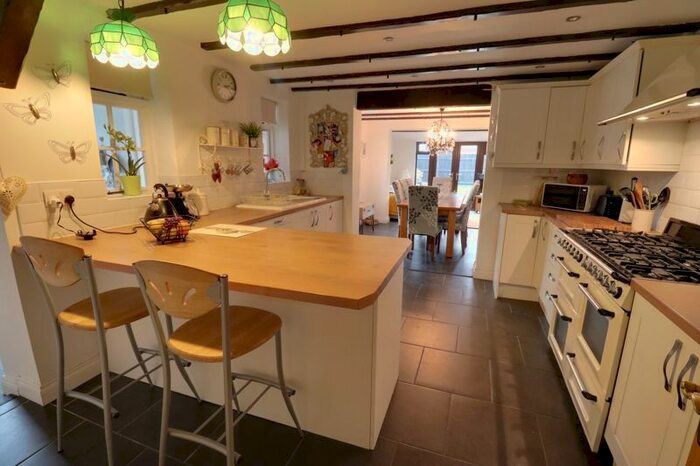 5 Bedroom Semi-Detached House For Sale In Kings Road, Calf Heath, Wolverhampton, WV10