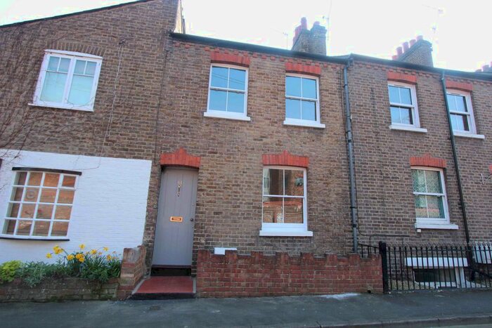 2 Bedroom Property To Rent In Dagmar Road, Windsor, SL4