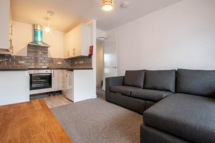 4 Bedroom Flat To Rent In L – Sienna Gardens, Edinburgh, EH9