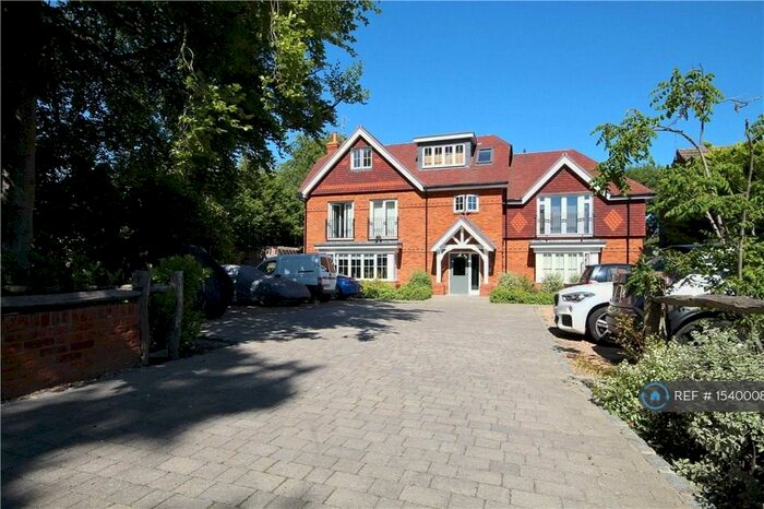 1 Bedroom Flat To Rent In Sayes Court Farm Drive, Addlestone, KT15