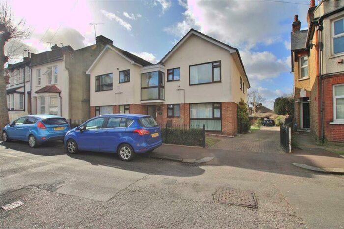 2 Bedroom Apartment To Rent In Wickford Road, Westcliff On Sea, Essex, SS0
