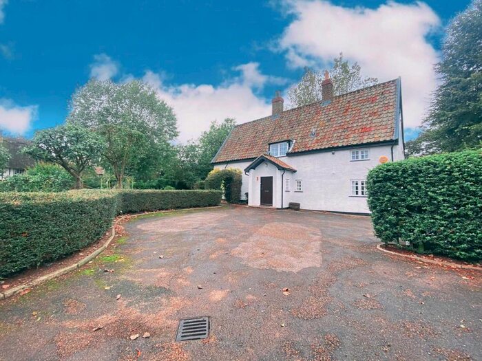 3 Bedroom Detached House To Rent In High Street, Roxton, MK44