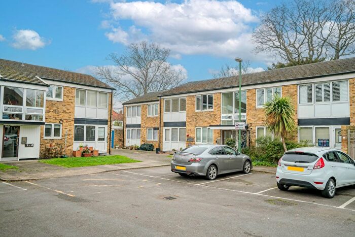 2 Bedroom Flat For Sale In Maddison Close, Teddington, TW11