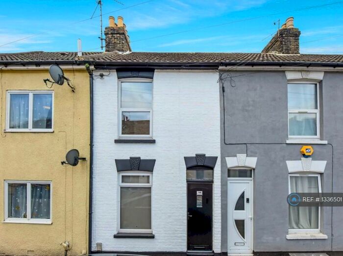 3 Bedroom Terraced House To Rent In Thorold Road, Chatham, ME5