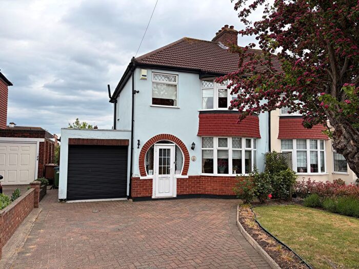 3 Bedroom Semi-Detached House For Sale In Bedonwell Road, Bexleyheath, DA7