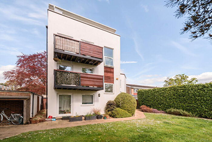 2 Bedroom Flat To Rent In Station Avenue, Walton-On-Thames, KT12