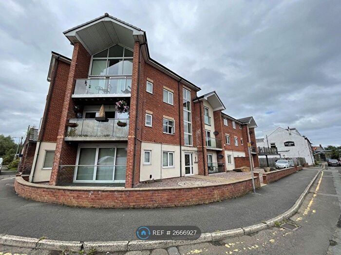 3 Bedroom Flat To Rent In Carisbrooke Apartments, Radcliffe, Manchester, M26