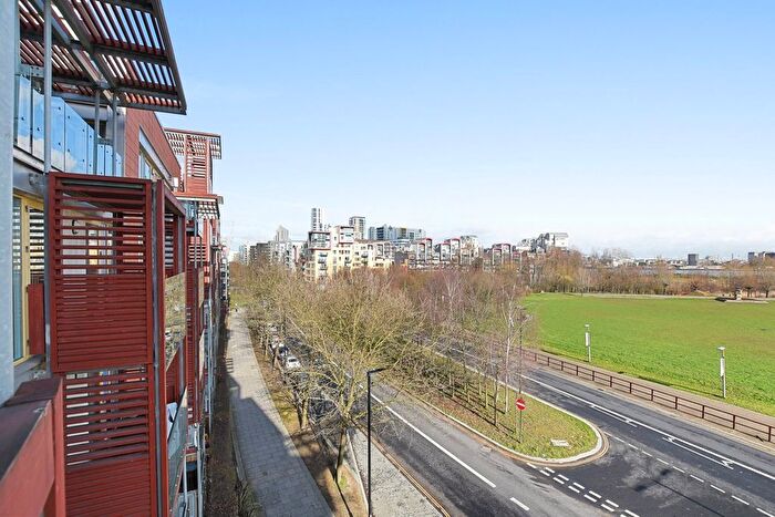 3 Bedroom Flat To Rent In Farnsworth Court, Greenwich, London, SE10