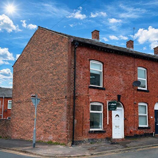 2 Bedroom Terraced House For Sale In Stoneleigh Street, Oldham, Lancashire, OL1