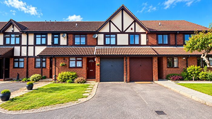 3 Bedroom Terraced House For Sale In Regents Close, Hayes, UB4