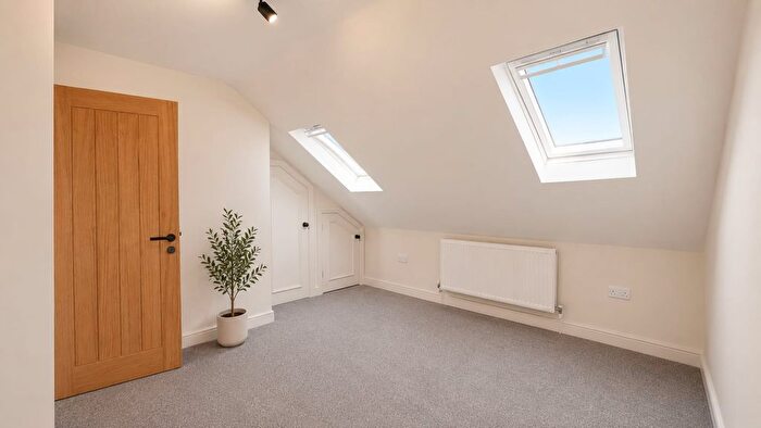 6 Bedroom Terraced House To Rent In Dogfield Street, Cathays, Cardiff, CF24