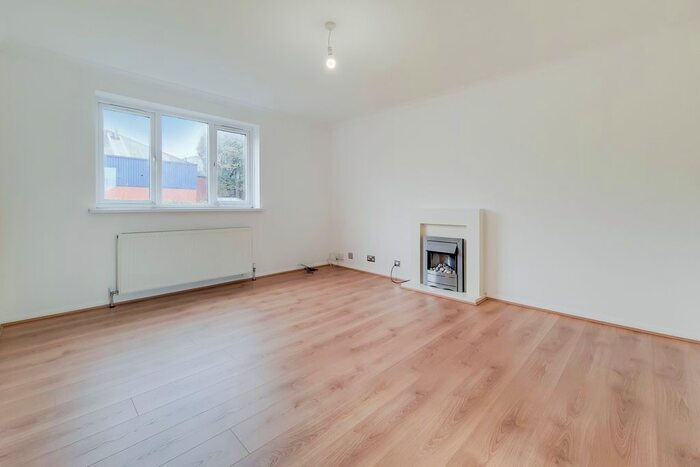 2 Bedroom Flat To Rent In Tawny Close, Feltham TW13
